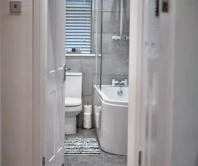 The Townhouse Simple2let Serviced Apart