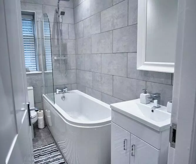 The Townhouse Simple2let Serviced Apart