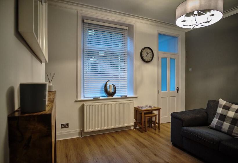 The Townhouse Simple2let Serviced Apart