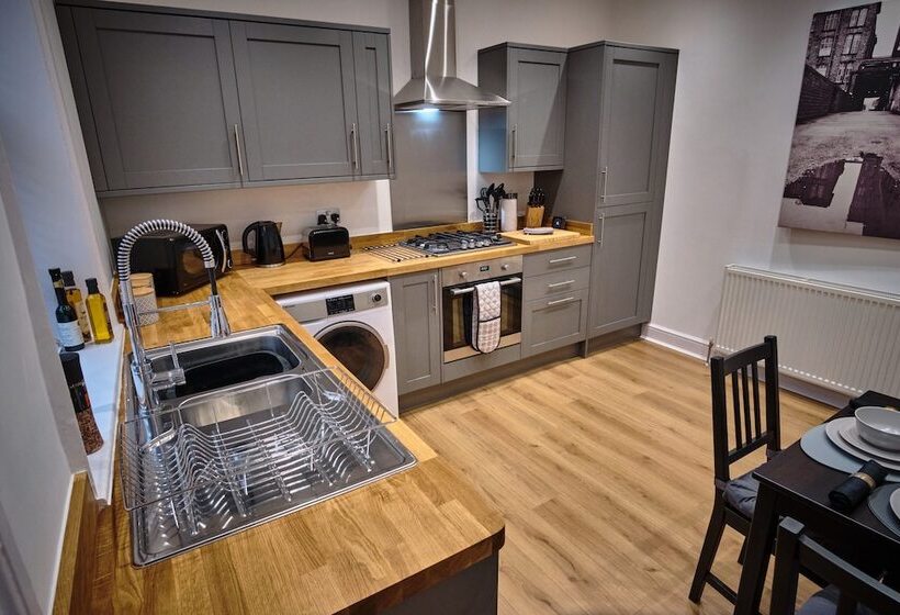 The Townhouse Simple2let Serviced Apart