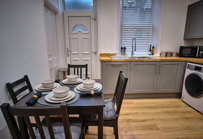 The Townhouse Simple2let Serviced Apart