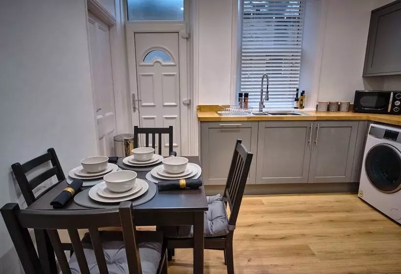 The Townhouse Simple2let Serviced Apart