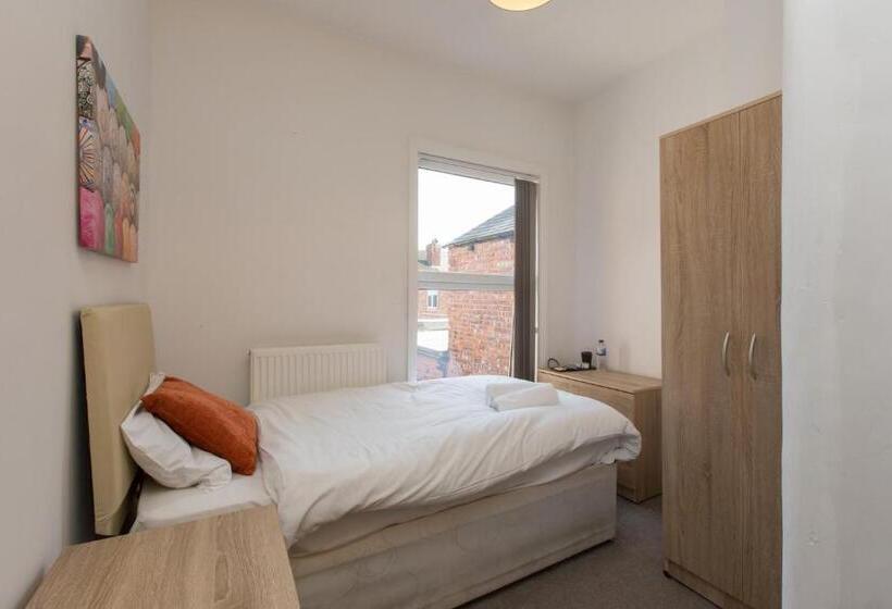 Townhouse @ Electricity Street Crewe