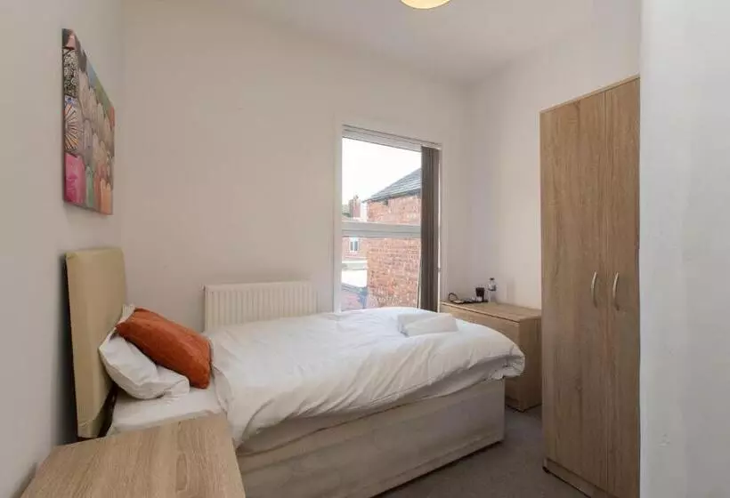 Townhouse @ Electricity Street Crewe