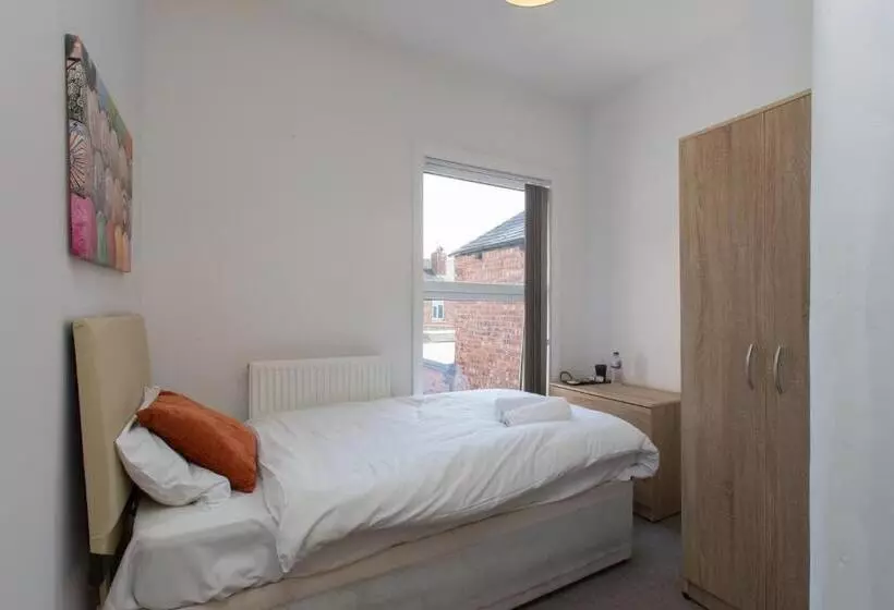 Townhouse @ Electricity Street Crewe