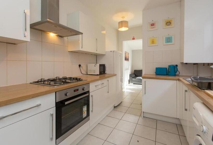 Townhouse @ Electricity Street Crewe