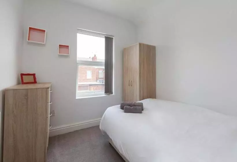 Townhouse @ Electricity Street Crewe