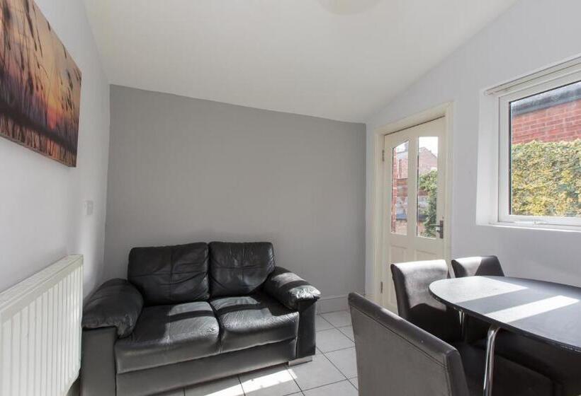 Townhouse @ Electricity Street Crewe