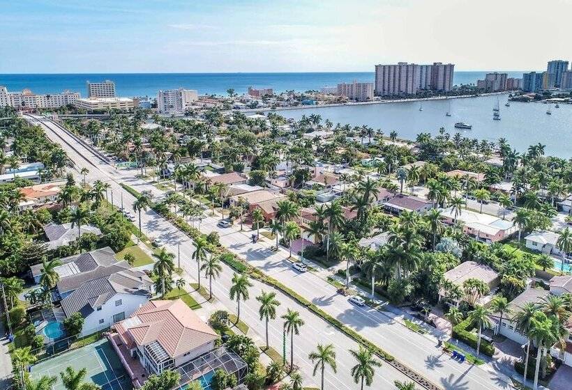 Walk To Beach Spacious Estate With Hot Tub & Game Room