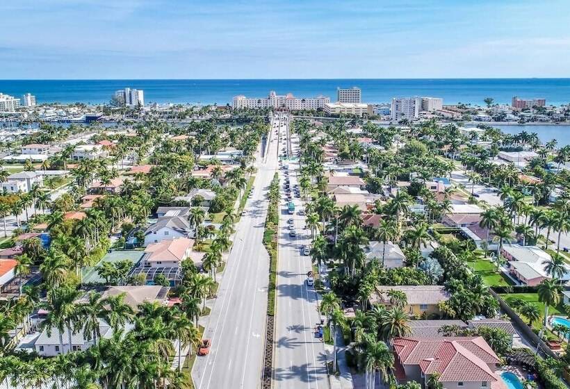 Walk To Beach Spacious Estate With Hot Tub & Game Room