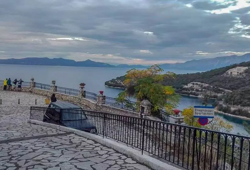 A Lovely Holiday Refuge On Meganisi