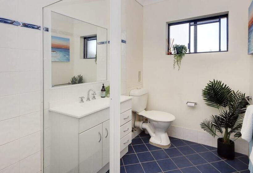 Anchored At South West Rocks