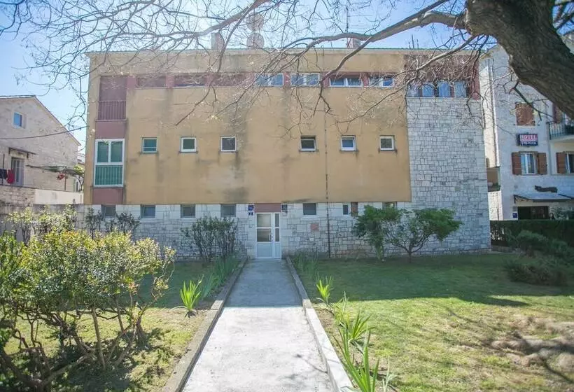 Modern Living In The Heart Of Trogir