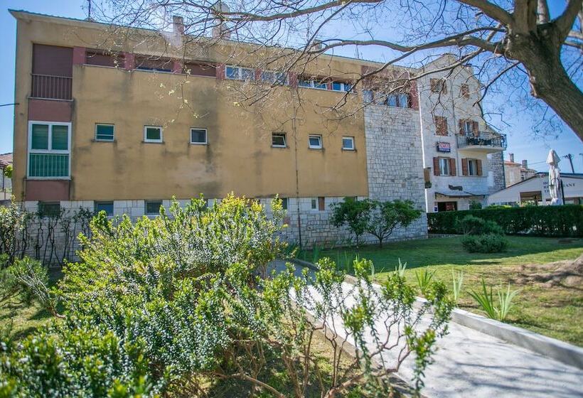 Modern Living In The Heart Of Trogir