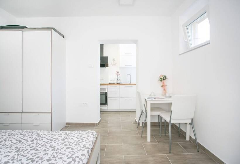 Modern Living In The Heart Of Trogir