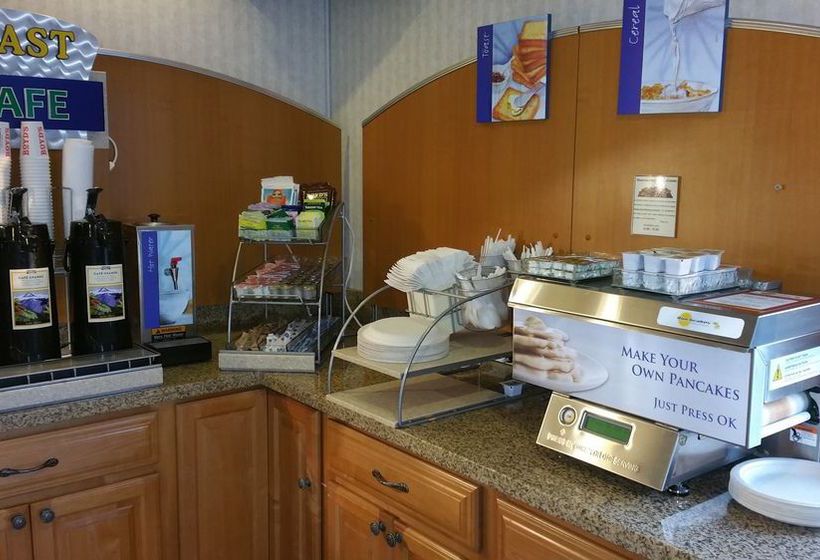 בית מלון כפרי Coastside Inn