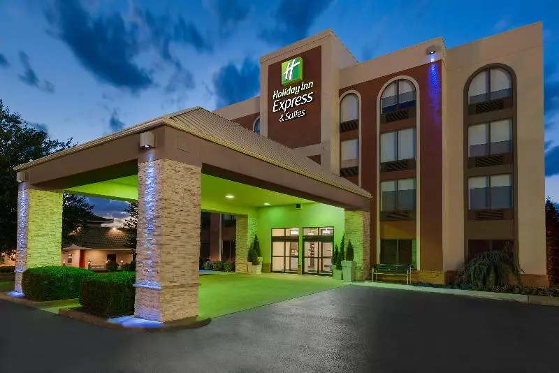 Holiday Inn Express Hotel & Suites Bentonville, An Ihg