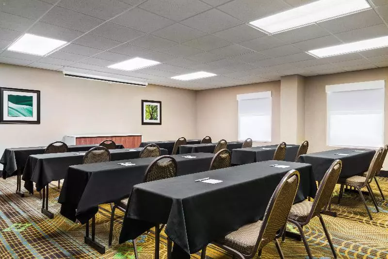 Holiday Inn Express Hotel & Suites Bentonville, An Ihg