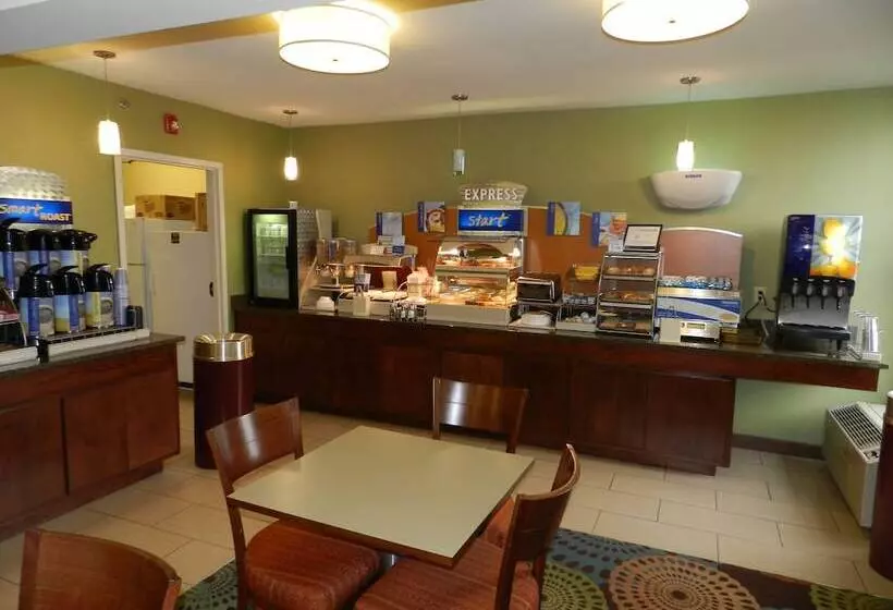 בית מלון כפרי Holiday Inn Express Anderson I 85   Exit 27  Highway 81, An Ihg