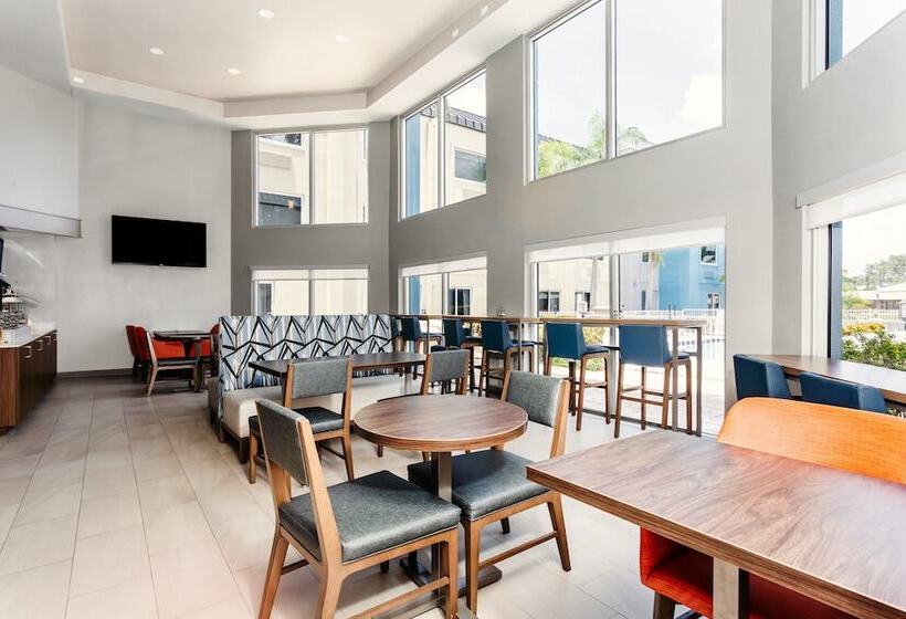 Holiday Inn Express Hotel Clearwater East Icot Center, An Ihg