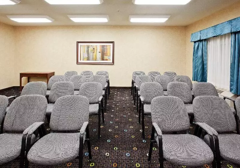 בית מלון כפרי Holiday Inn Express Fallon By Ihg