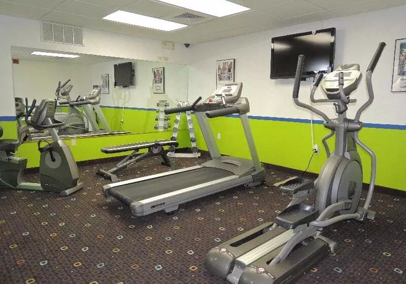 בית מלון כפרי Holiday Inn Express Fallon By Ihg