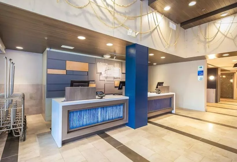 酒店 Holiday Inn Express Orange Beach   On The Beach, An Ihg