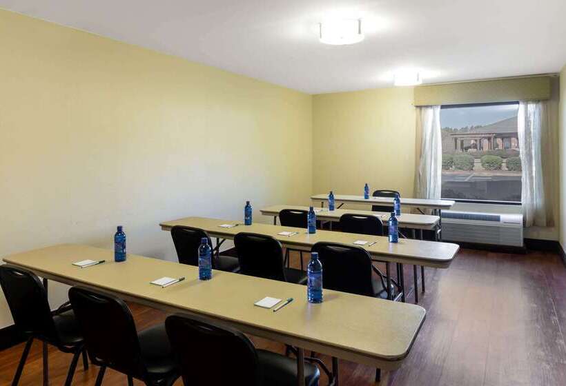 בית מלון כפרי La Quinta By Wyndham Lagrange / I 85