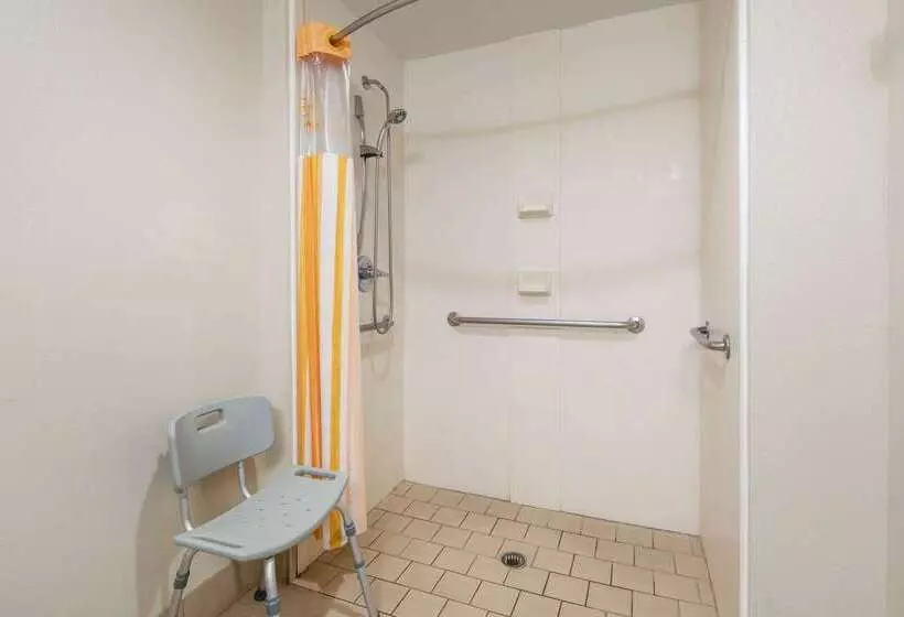 Hotel La Quinta By Wyndham Lagrange / I 85