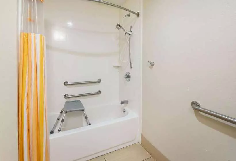 Hotel La Quinta By Wyndham Lagrange / I 85