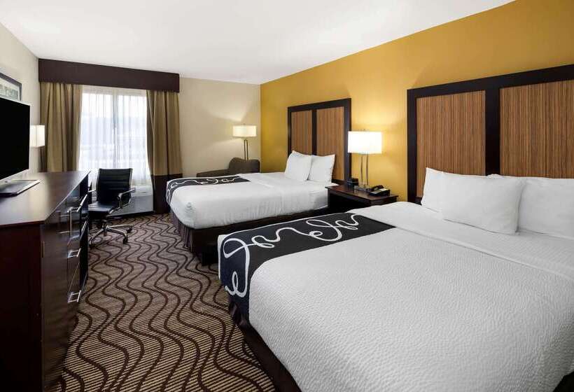 בית מלון כפרי La Quinta By Wyndham Lagrange / I 85