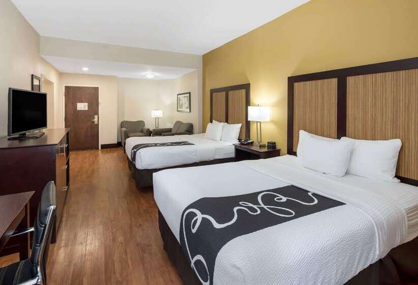 בית מלון כפרי La Quinta By Wyndham Lagrange / I 85