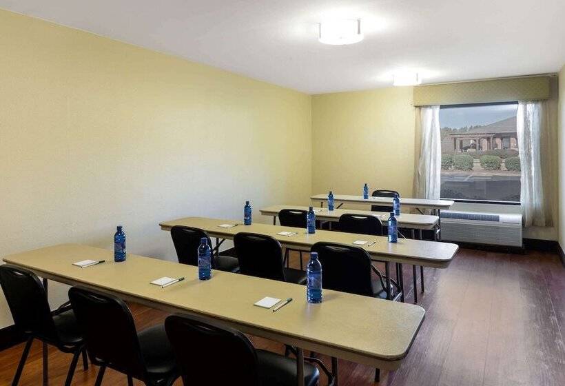 בית מלון כפרי La Quinta By Wyndham Lagrange / I 85