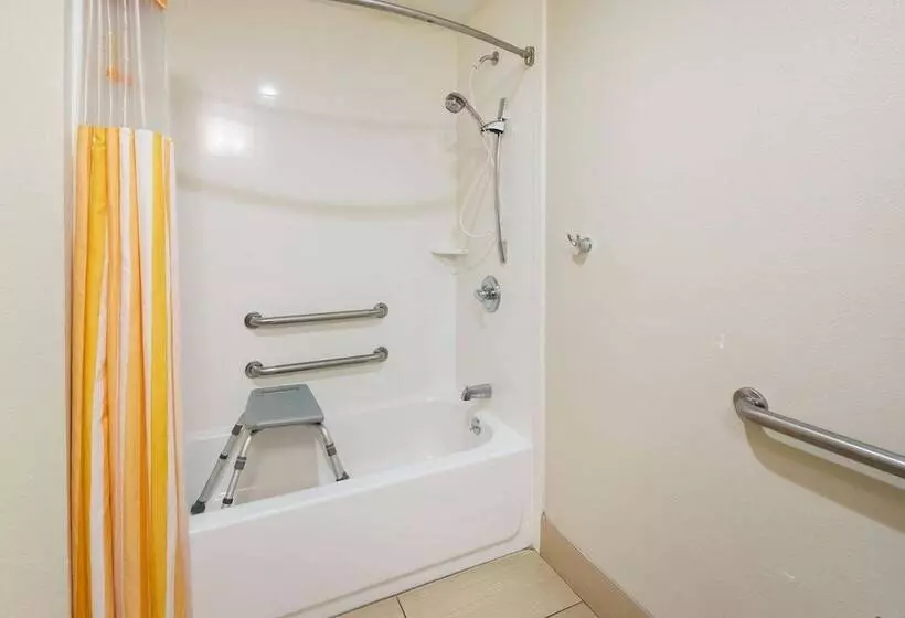 Hotel La Quinta By Wyndham Lagrange / I 85