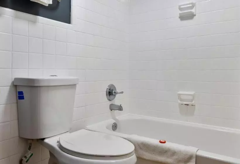 Отель Lake Park Inn Express