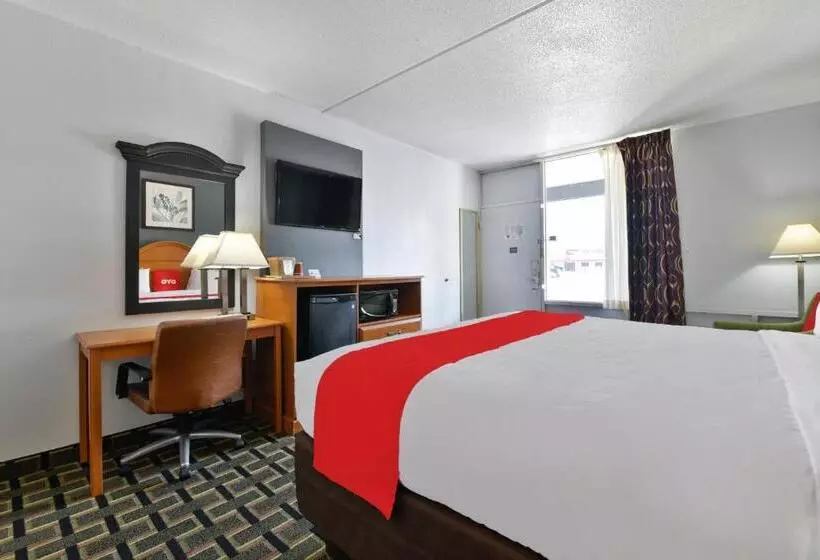 Отель Lake Park Inn Express