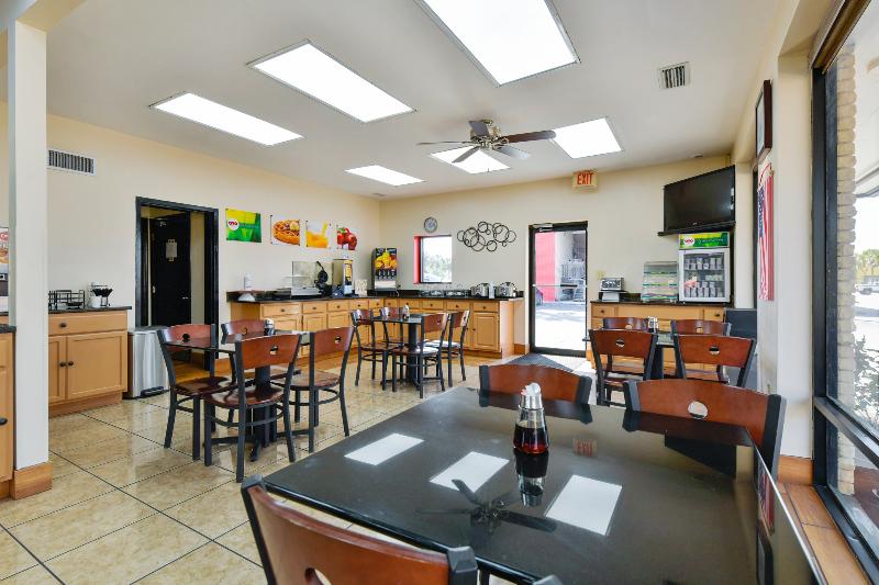 فندق Lake Park Inn Express