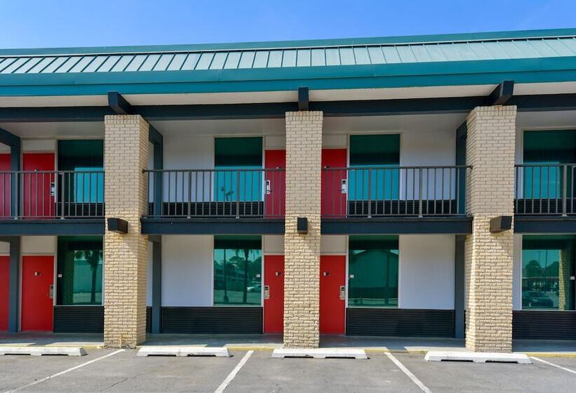 فندق Lake Park Inn Express