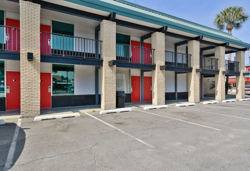 فندق Lake Park Inn Express