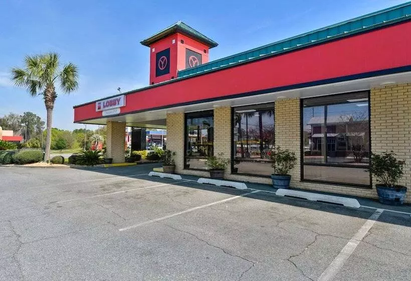 Отель Lake Park Inn Express