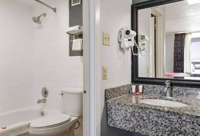 Отель Lake Park Inn Express