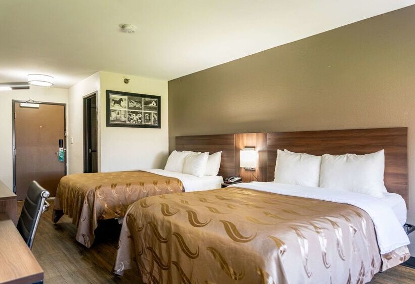 בית מלון כפרי Quality Inn