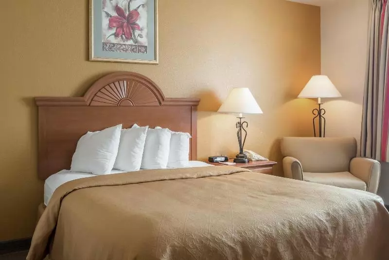 هتل Quality Inn Huron