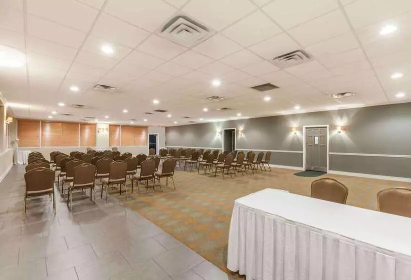 호텔 Ramada By Wyndham New Iberia