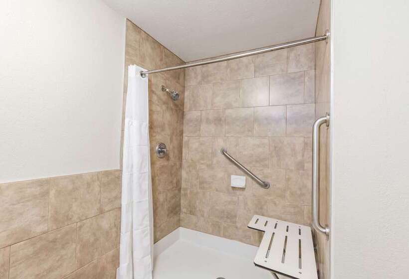 فندق Ramada By Wyndham New Iberia