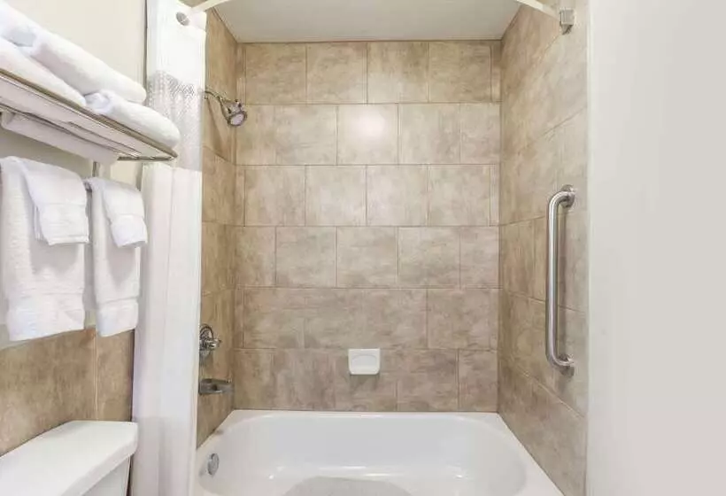 호텔 Ramada By Wyndham New Iberia