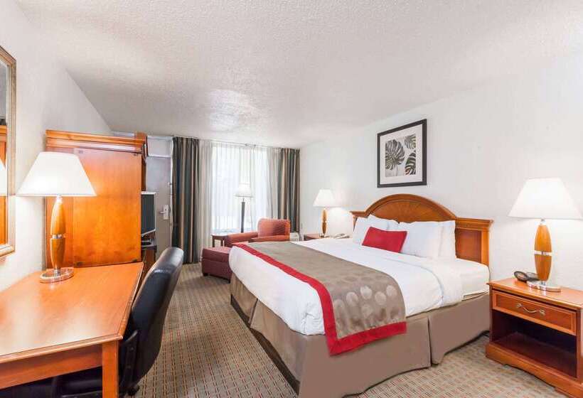 فندق Ramada By Wyndham New Iberia