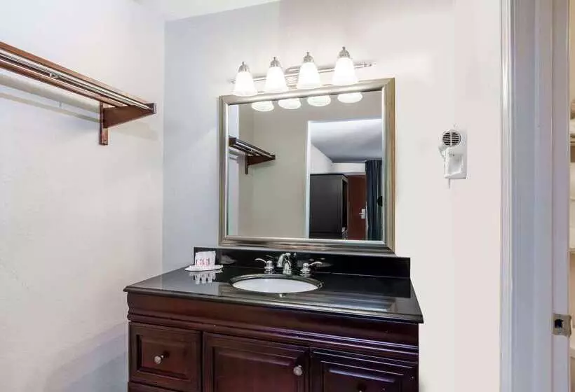 호텔 Ramada By Wyndham New Iberia