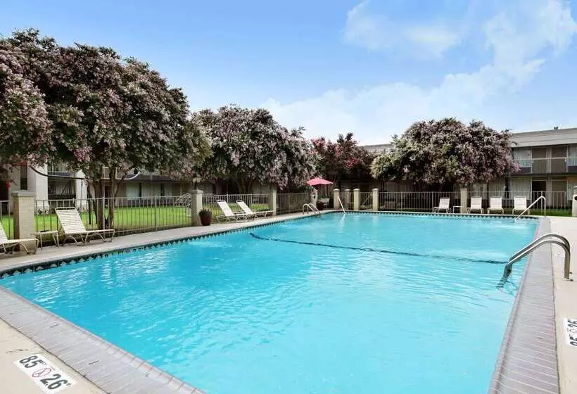 호텔 Ramada By Wyndham New Iberia