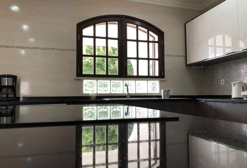 Aroeira’s Paradise Villa With Pool
